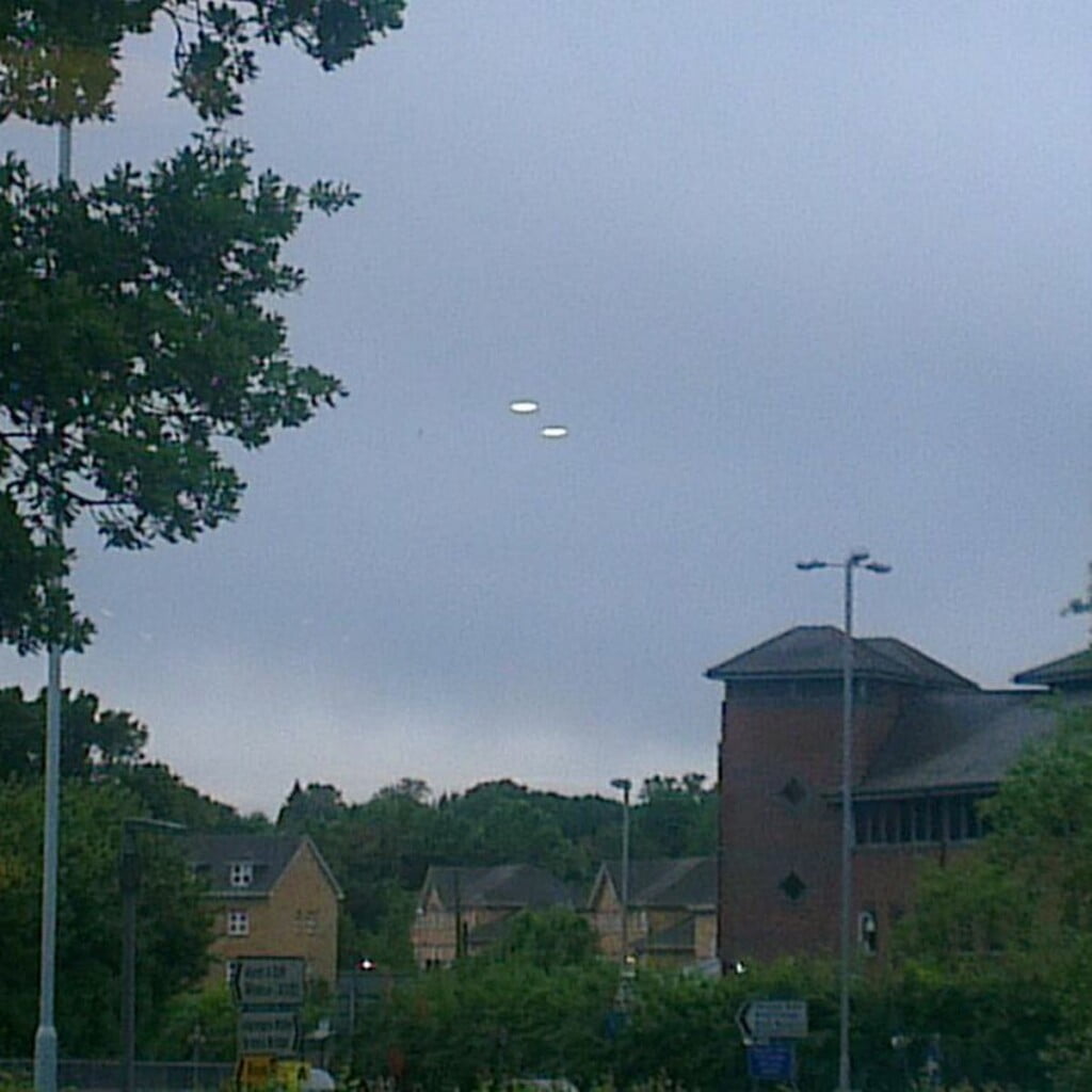 OVNI's foram avistados em Bracknell próximo a Londres.