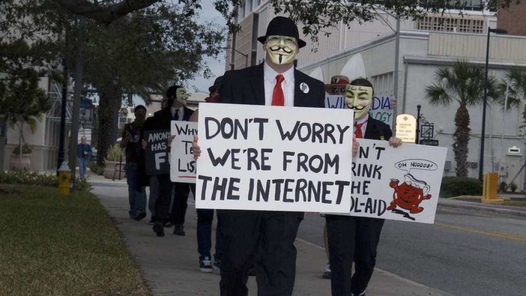 Operação Chanology quando o Anonymous declarou guerra à Cientologia com memes e DDoS.
