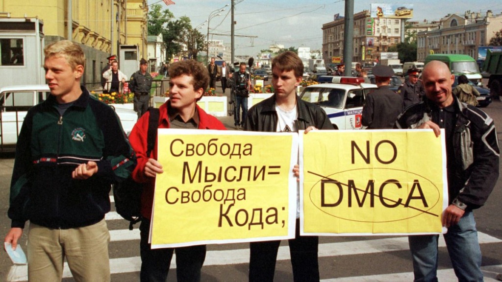 Protestos relacionados ao caso Dmitry Sklyarov hacker que demonstrou vulnerabilidades da Adobe.