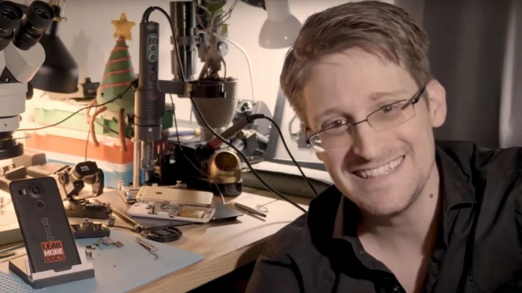 Edward Snowden exilado na Rússia.