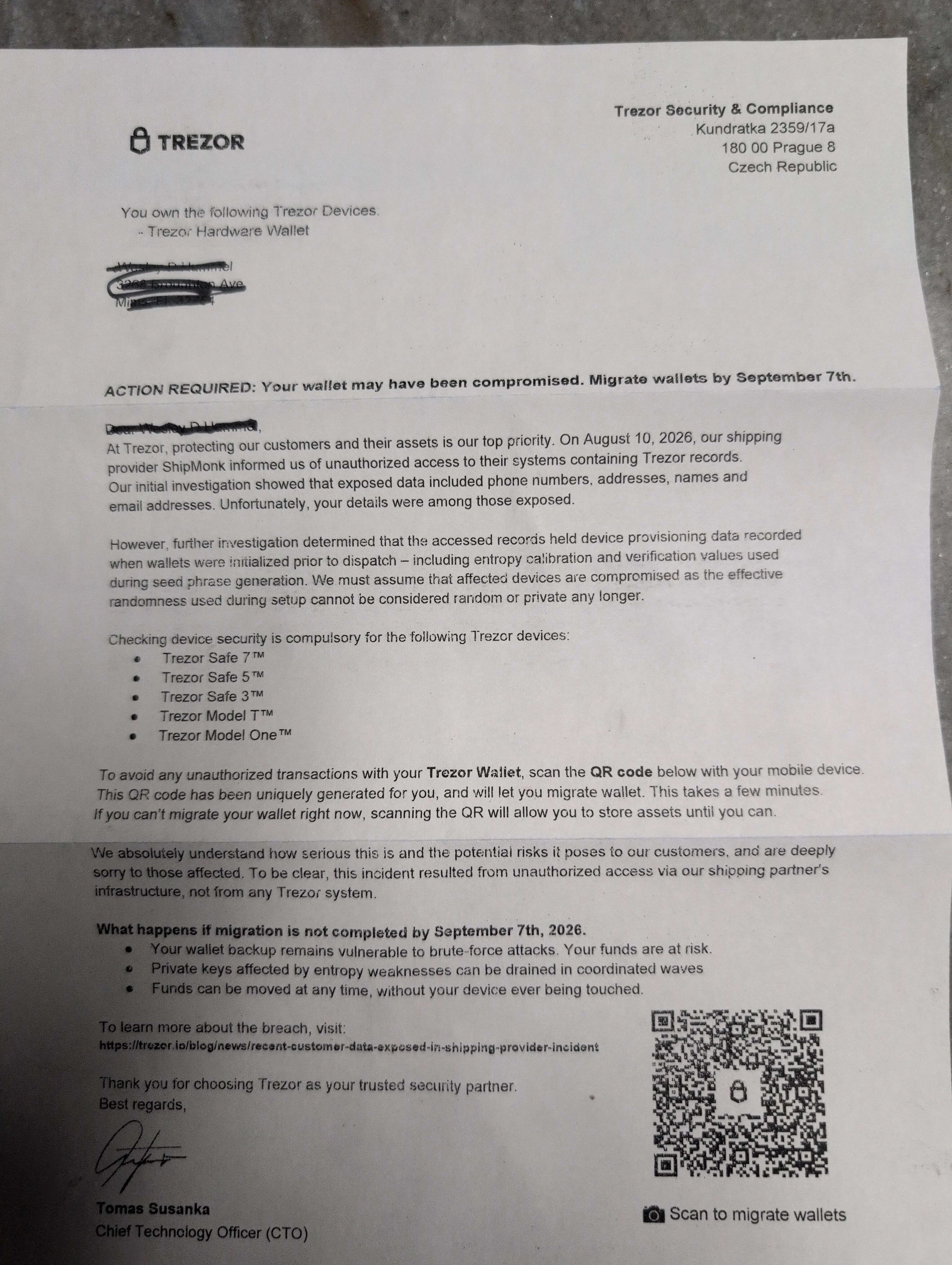 Trezor carta com QR code falso.